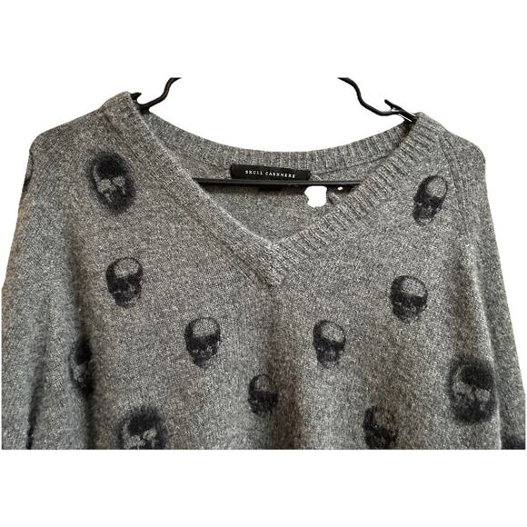 SKULL CASHMERE Women’s 100% Cashmere Skull Graphic Pullover Sweater V-Neck Med - Picture 2 of 5